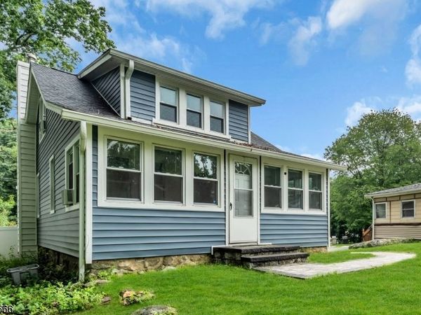 7 Birchwood Dr, Mount Olive, NJ 07828