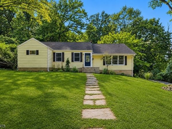 27 Inwood Rd, Berkeley Heights, NJ 07922