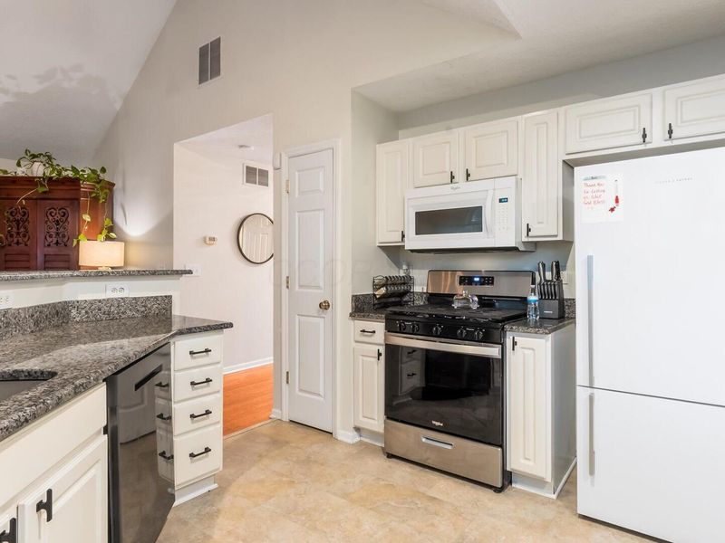 8687 Lazelle Commons Drive , Lewis Center, OH 43035 Photo 13