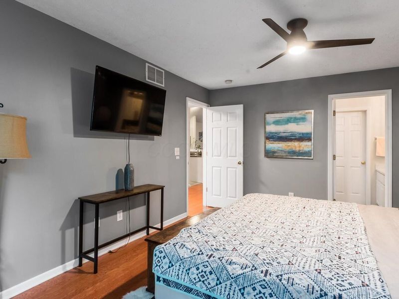 8687 Lazelle Commons Drive , Lewis Center, OH 43035 Photo 16