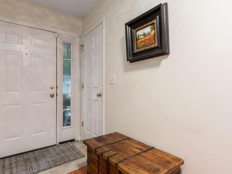 8687 Lazelle Commons Drive , Lewis Center, OH 43035 Photo 5