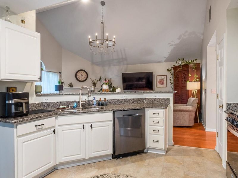 8687 Lazelle Commons Drive , Lewis Center, OH 43035 Photo 9