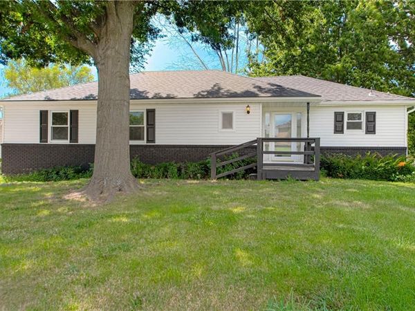 1725 S Kiowa Drive, Olathe, KS 66062