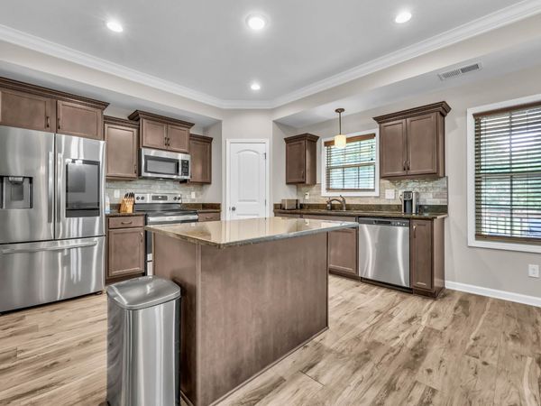 363 Barry Dr , Clarksville, TN 37040