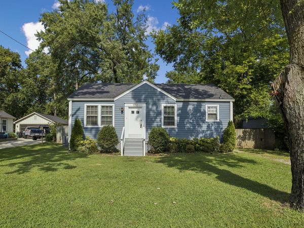 1032 Horseshoe Dr , Nashville, TN 37216