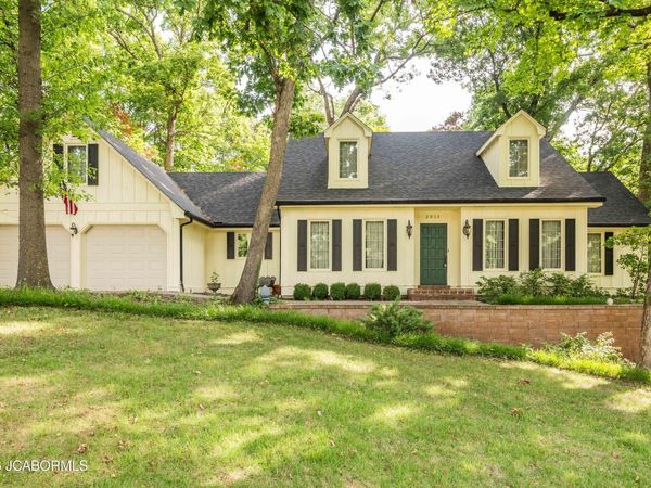 2013 CHICKADEE ROAD, Jefferson City, MO 65101