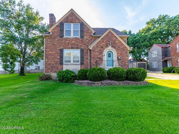105 BOONVILLE ROAD, Jefferson City, MO 65109