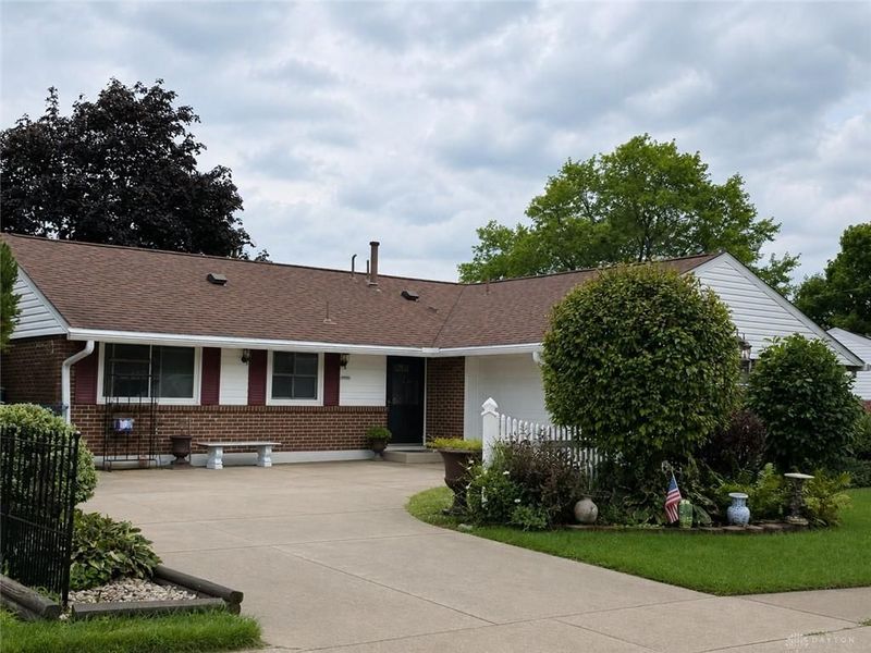 5702 Storck Drive, Huber Heights, OH 45424 Photo 2