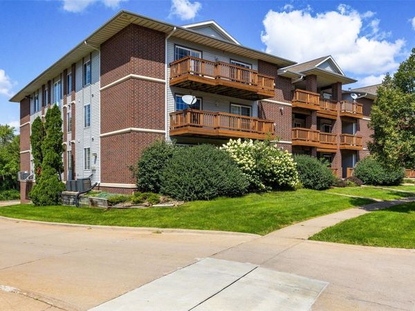 536 West Side Drive, Iowa City, IA 52246
