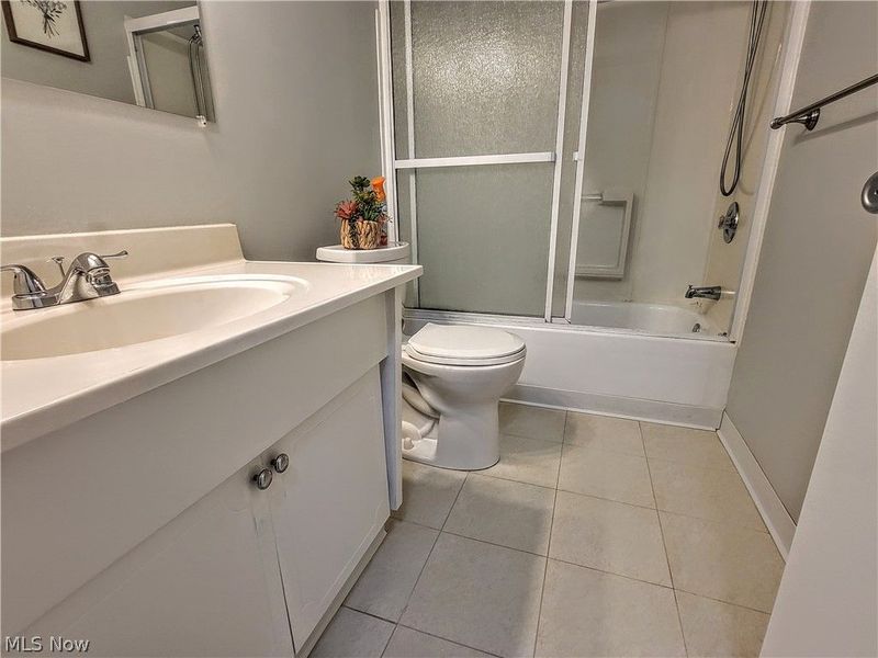 9610 Cove Drive , Unit B18, North Royalton, OH 44133 Photo 7
