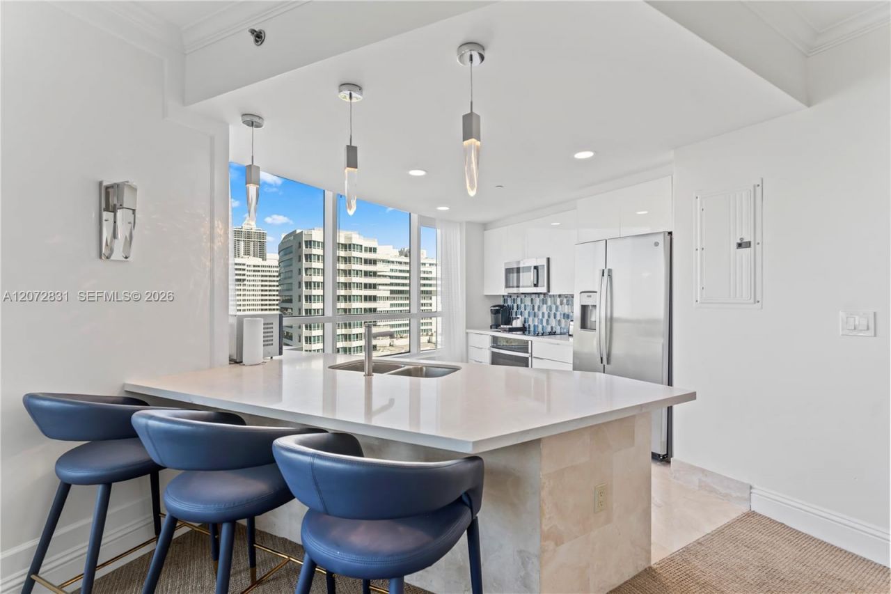 4401 Collins Ave , Unit 915, Miami Beach, FL 33140 Photo