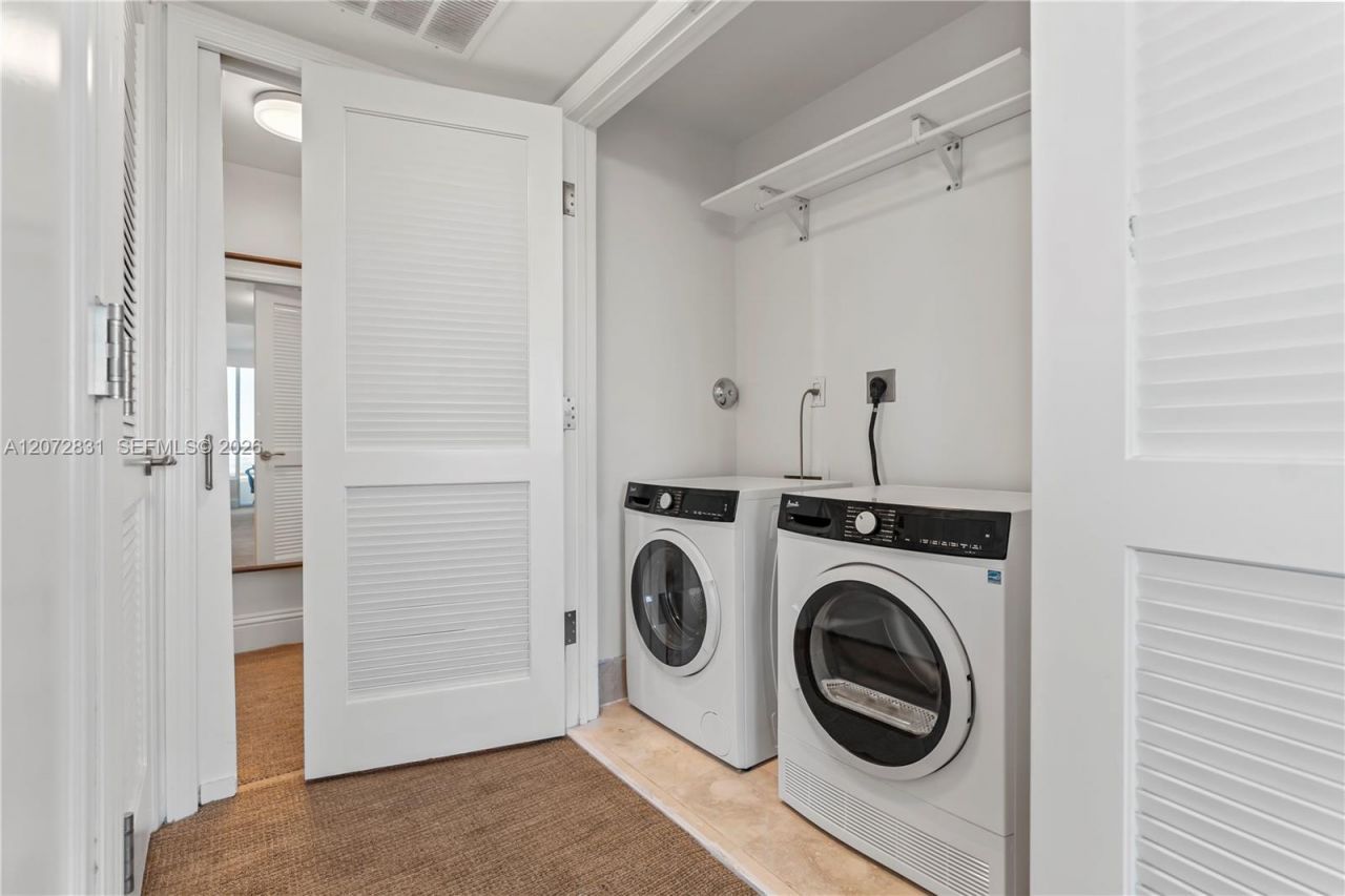 4401 Collins Ave , Unit 915, Miami Beach, FL 33140 Photo