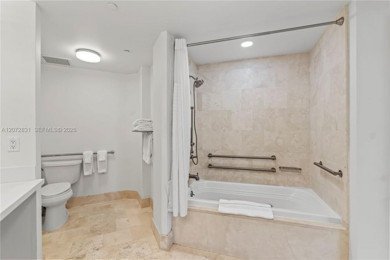 4401 Collins Ave , Unit 915, Miami Beach, FL 33140 Photo