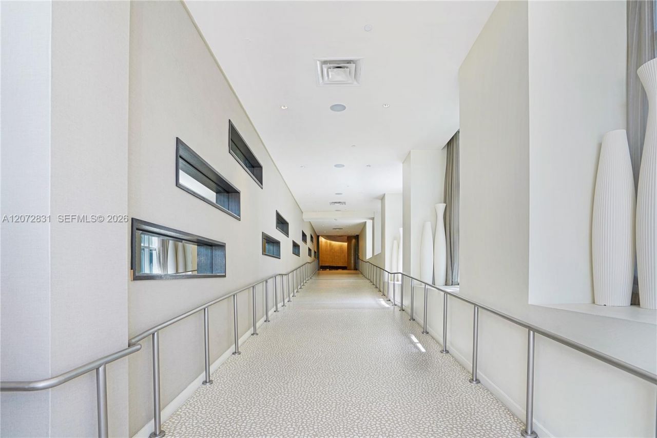 4401 Collins Ave , Unit 915, Miami Beach, FL 33140 Photo