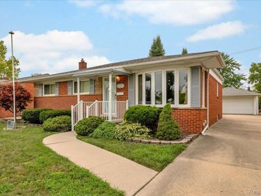 1952 Lakeview Street, Trenton, Mi 48183
