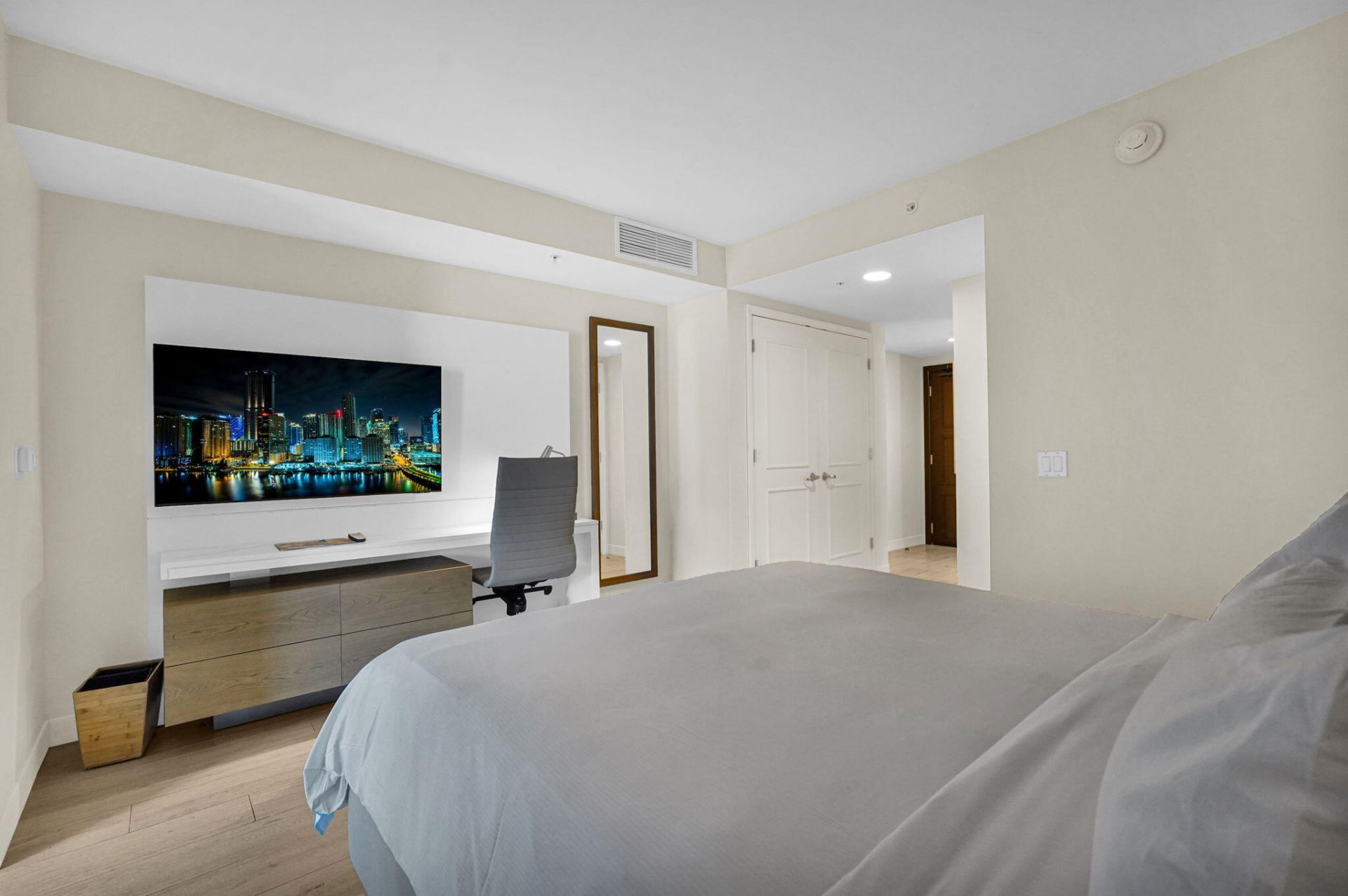 505 N Fort Lauderdale Beach Boulevard, Unit 1603, Fort Lauderdale, FL 33304 Photo
