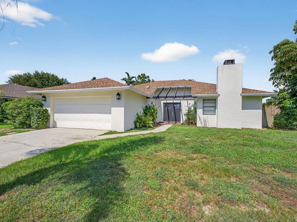 1202 Essex Drive, Wellington, FL 33414