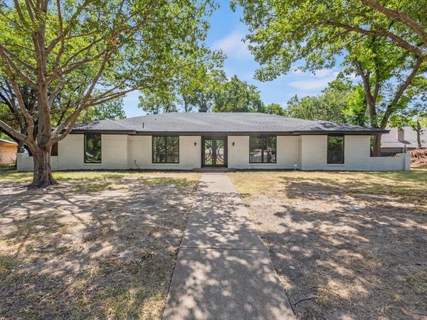 729 Surrey Circle, Grand Prairie, TX 75050