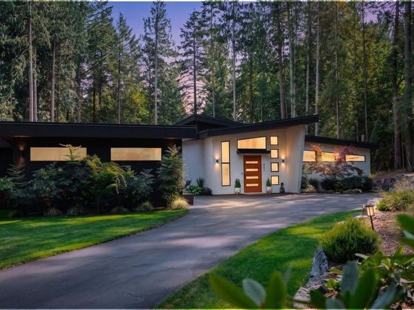 867 Bradley Dyne Rd , North Saanich, BC V8L 5H1
