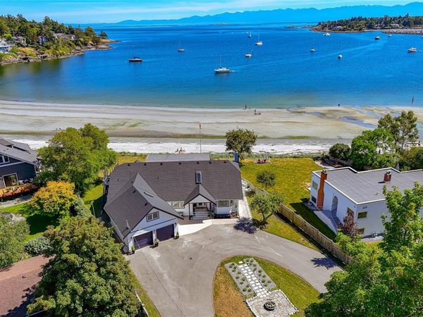 3905B Cadboro Bay Rd , Saanich, BC V8N 4G3