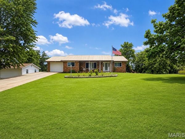 810 S School Street , Desloge, MO 63601