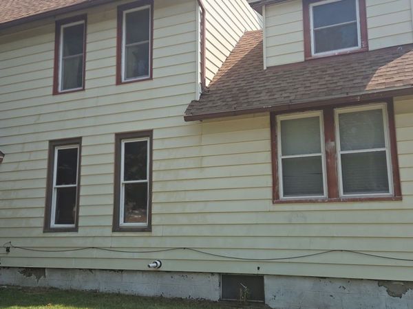 905 S 5th Street , Clinton, IA 52732