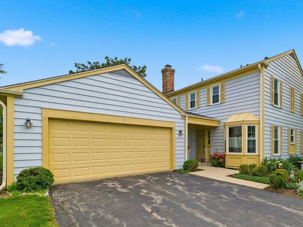 1 The Court of Harbinger Falls , Northbrook, IL 60062