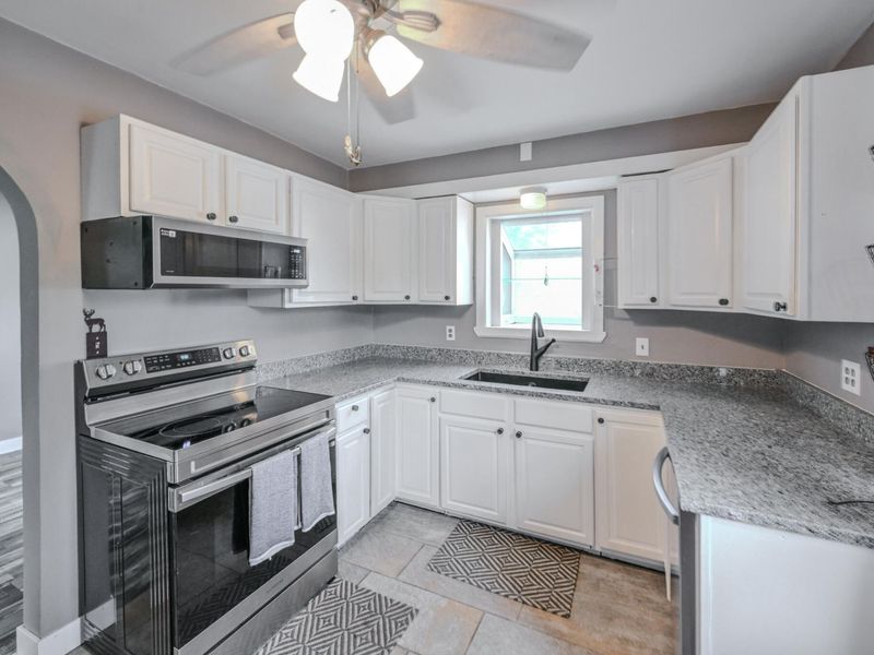 3301 Troy Road, Springfield, OH 45504 Photo 9