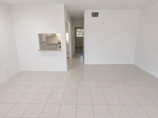 1150 NE 17TH Court, Unit 15, Fort Lauderdale, FL 33305