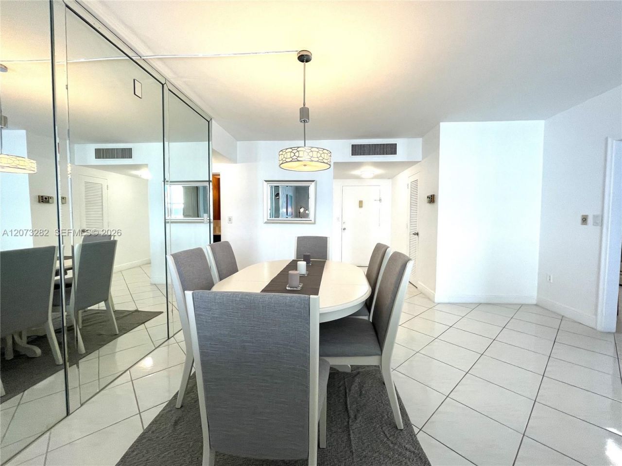 5001 Collins Av, Unit 15D, Miami Beach, FL 33140 Photo