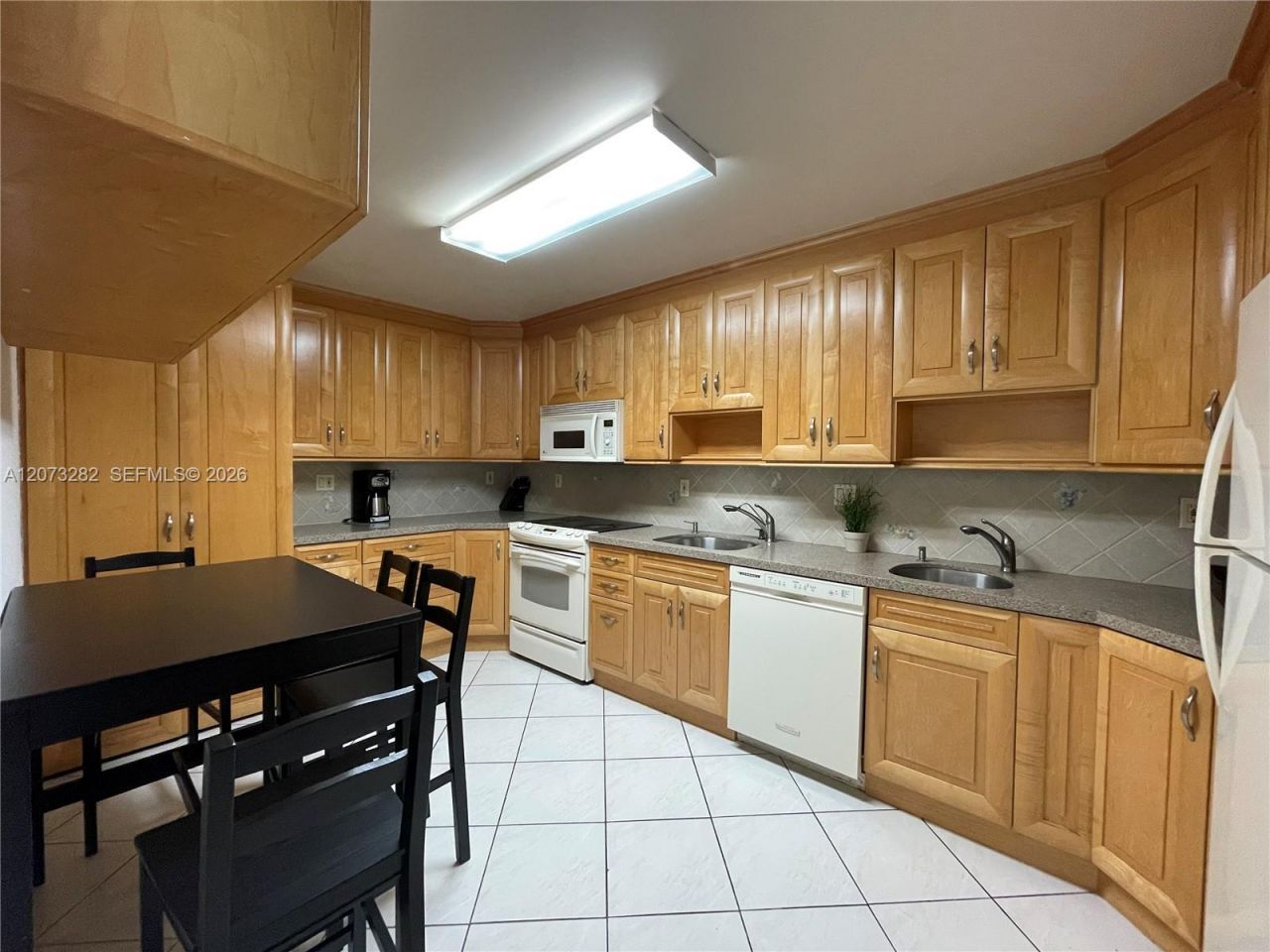 5001 Collins Av, Unit 15D, Miami Beach, FL 33140 Photo