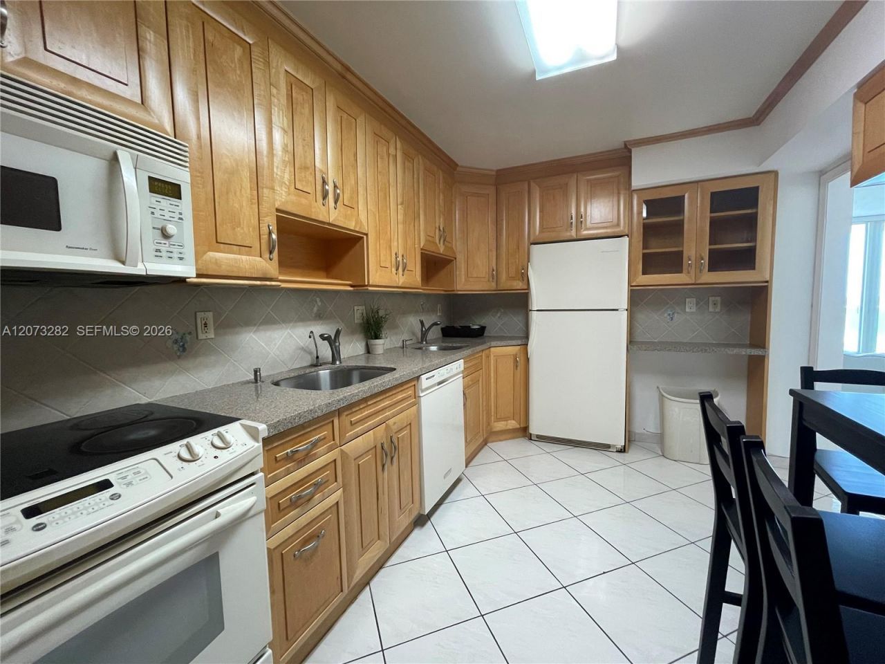 5001 Collins Av, Unit 15D, Miami Beach, FL 33140 Photo
