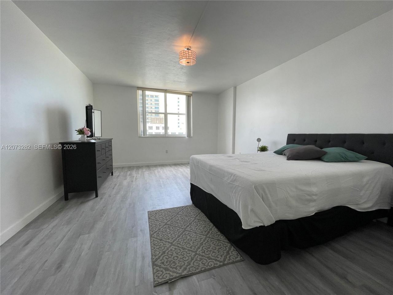 5001 Collins Av, Unit 15D, Miami Beach, FL 33140 Photo