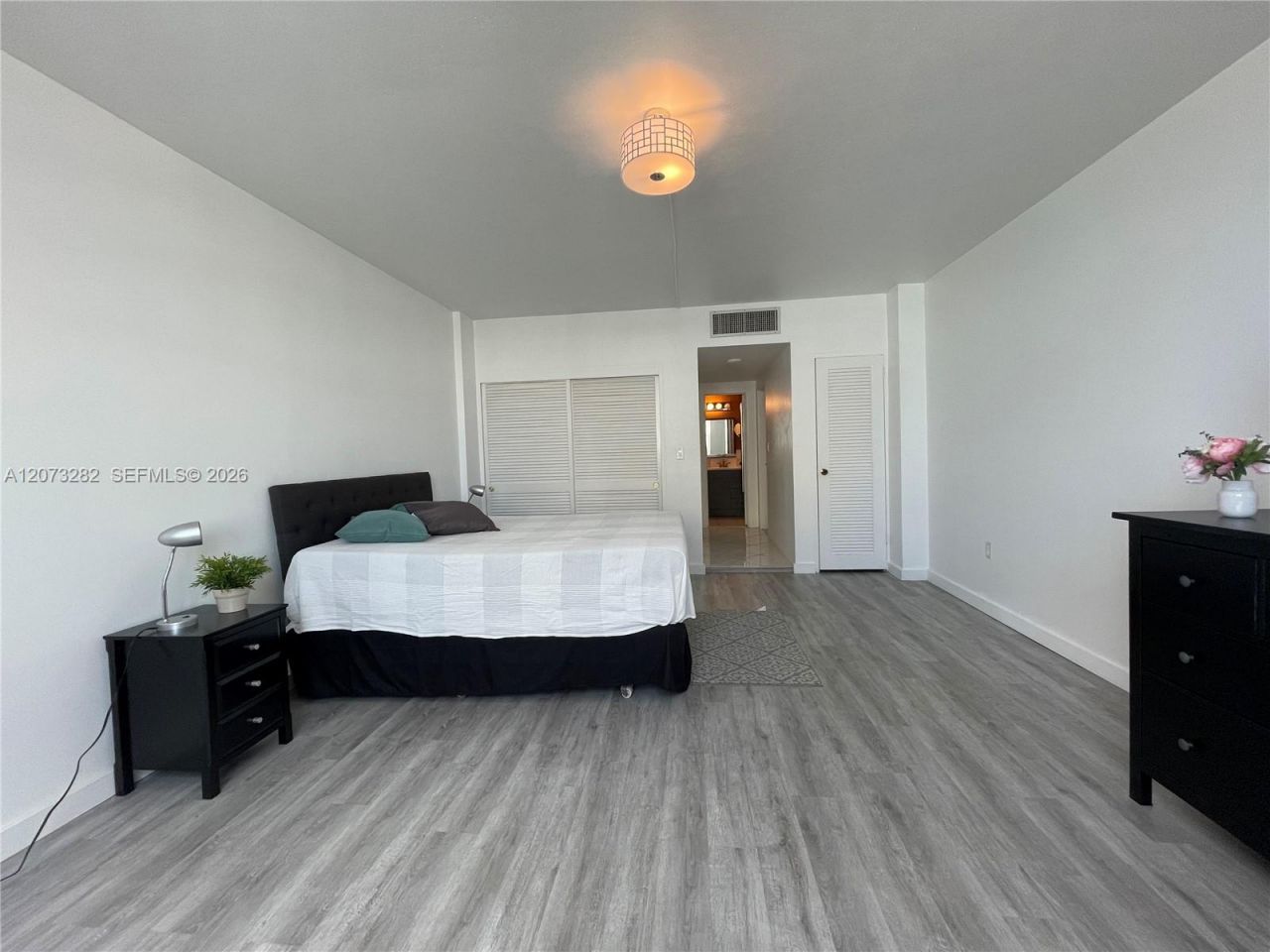 5001 Collins Av, Unit 15D, Miami Beach, FL 33140 Photo