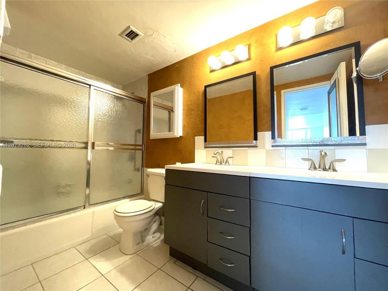 5001 Collins Av, Unit 15D, Miami Beach, FL 33140 Photo
