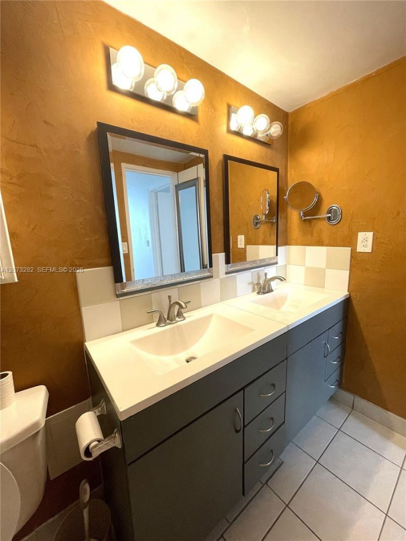 5001 Collins Av, Unit 15D, Miami Beach, FL 33140 Photo