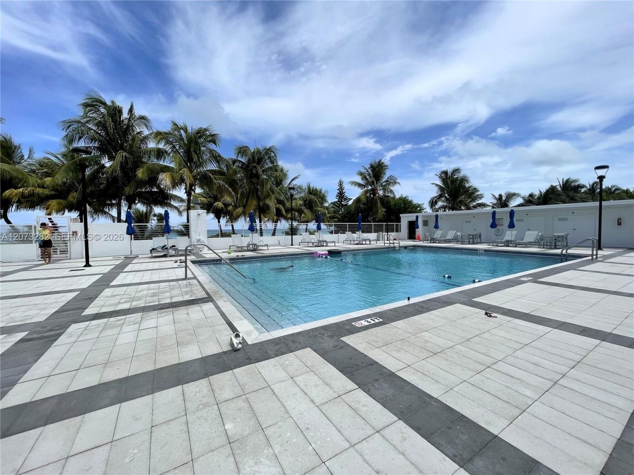 5001 Collins Av, Unit 15D, Miami Beach, FL 33140 Photo