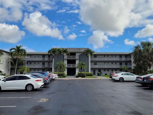 1001 Hillcrest Ct, Unit 215, Hollywood, FL 33021