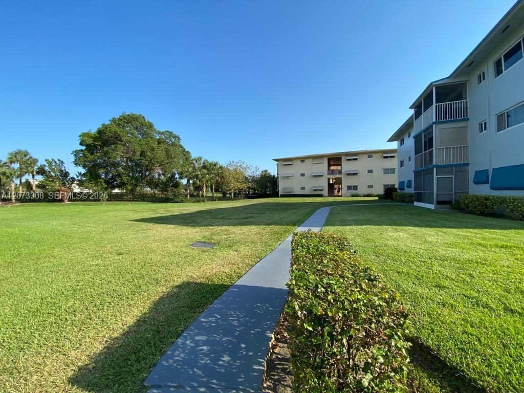 1001 Hillcrest Ct, Unit 215, Hollywood, FL 33021 Photo