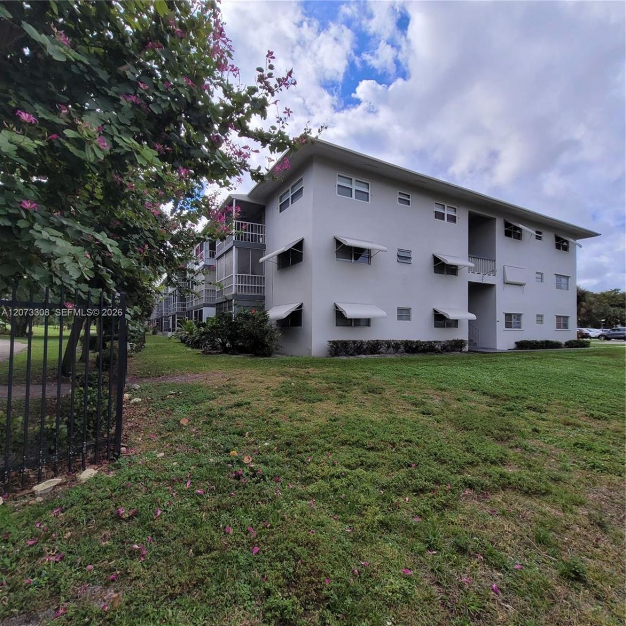 1001 Hillcrest Ct, Unit 215, Hollywood, FL 33021 Photo