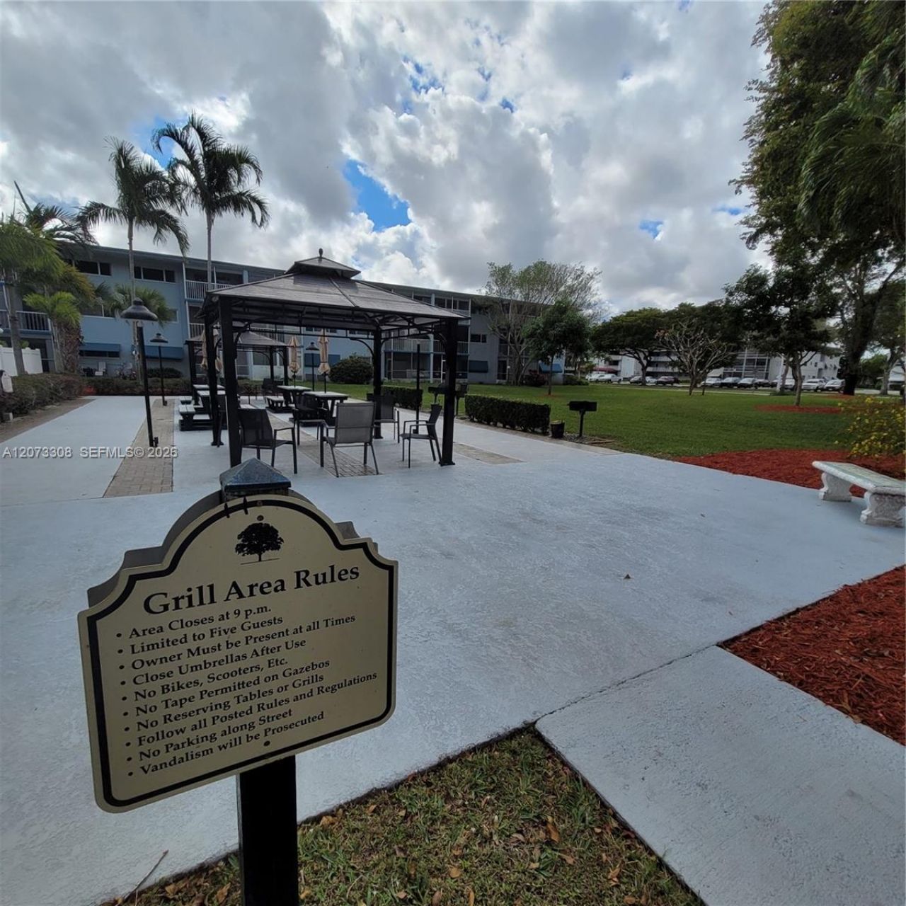 1001 Hillcrest Ct, Unit 215, Hollywood, FL 33021 Photo
