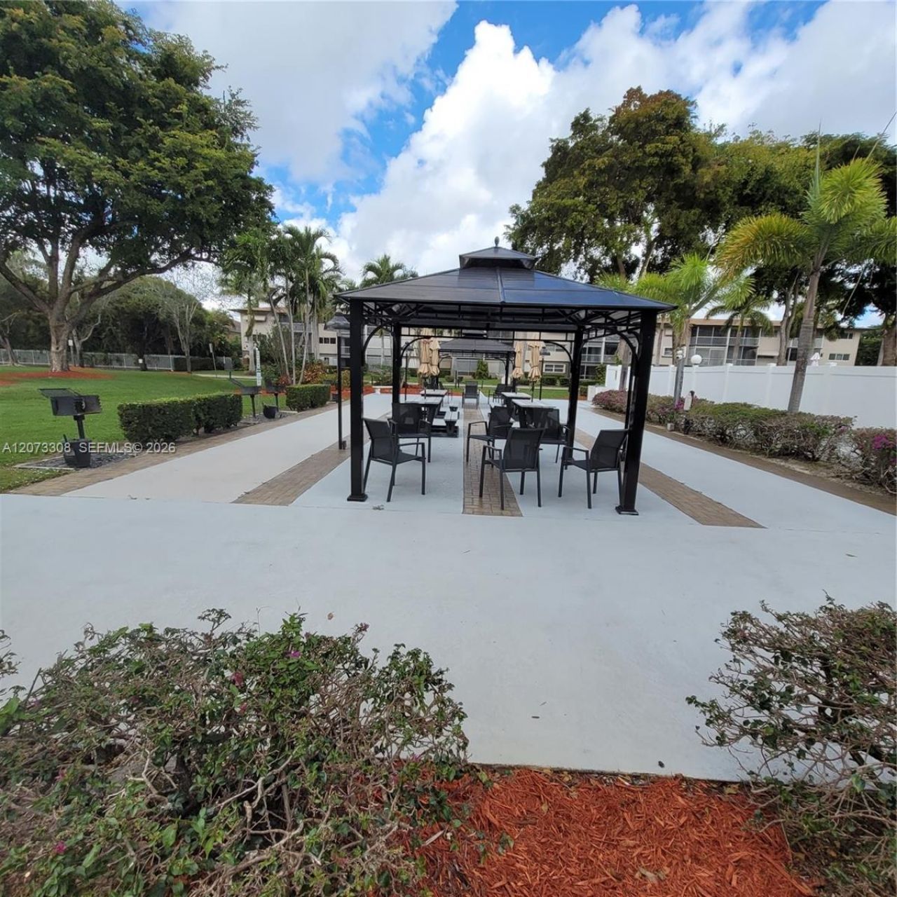 1001 Hillcrest Ct, Unit 215, Hollywood, FL 33021 Photo