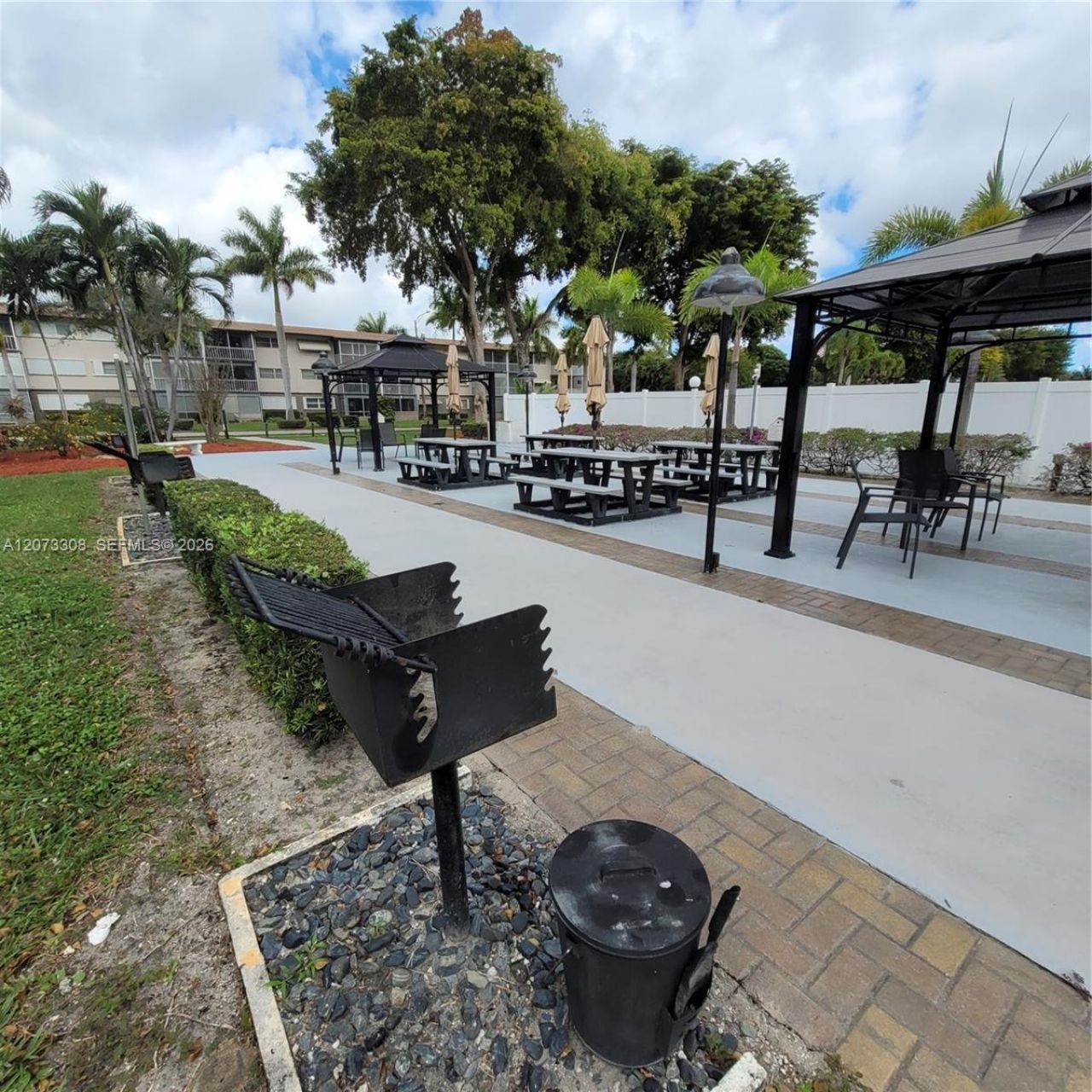 1001 Hillcrest Ct, Unit 215, Hollywood, FL 33021 Photo