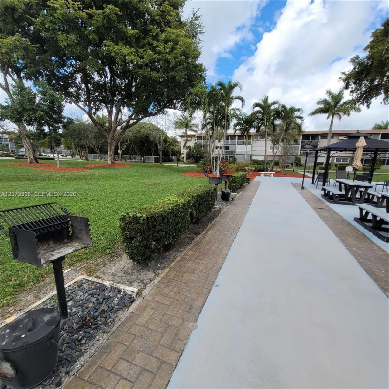 1001 Hillcrest Ct, Unit 215, Hollywood, FL 33021 Photo