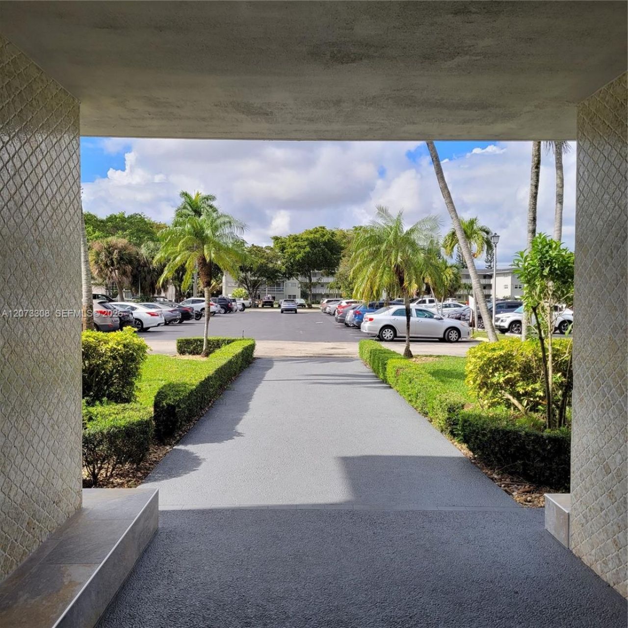 1001 Hillcrest Ct, Unit 215, Hollywood, FL 33021 Photo