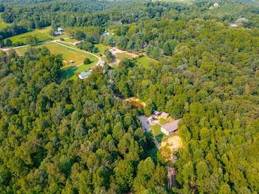 2685 E Hwy 1376 , East Bernstadt, KY 40729
