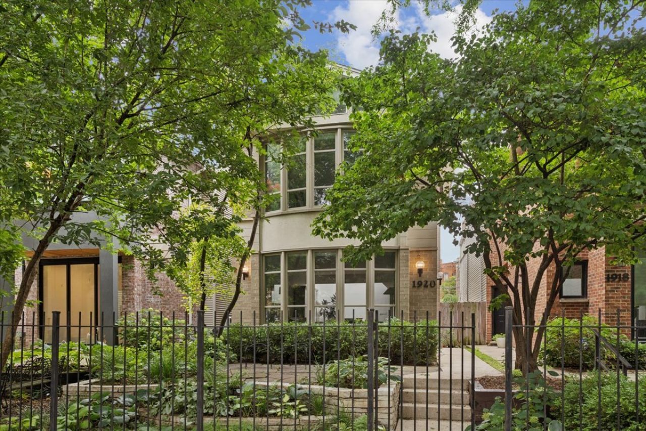 1920 W Potomac Avenue, Chicago, IL 60622 Main Photo