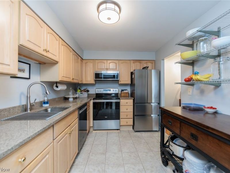 12500 Edgewater Drive, Unit 303, Lakewood, OH 44107 Photo 13