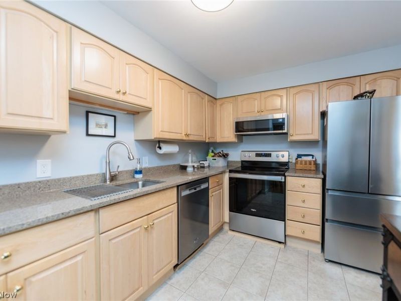 12500 Edgewater Drive, Unit 303, Lakewood, OH 44107 Photo 14