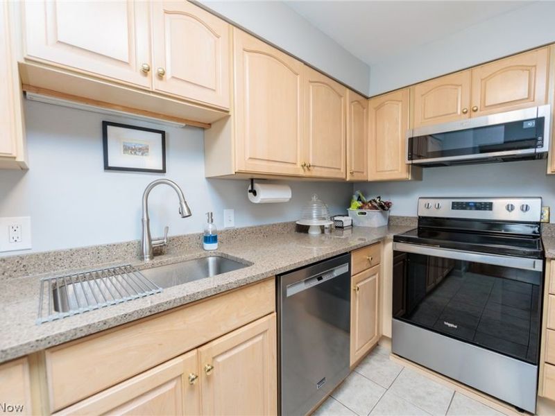 12500 Edgewater Drive, Unit 303, Lakewood, OH 44107 Photo 15